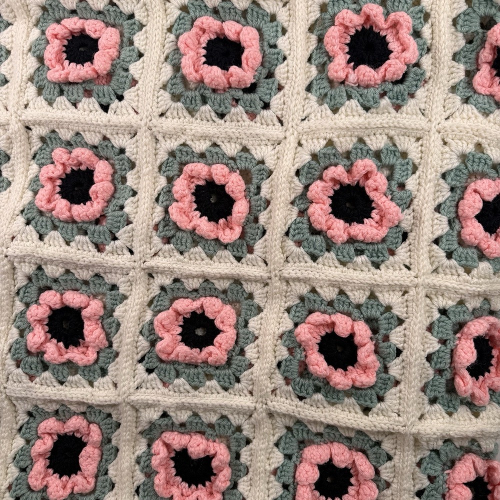 VTG Crocheted 3D Pink Roses Afghan Throw Blanket Handmade 52"x62" Granny Square - Picture 2 of 6